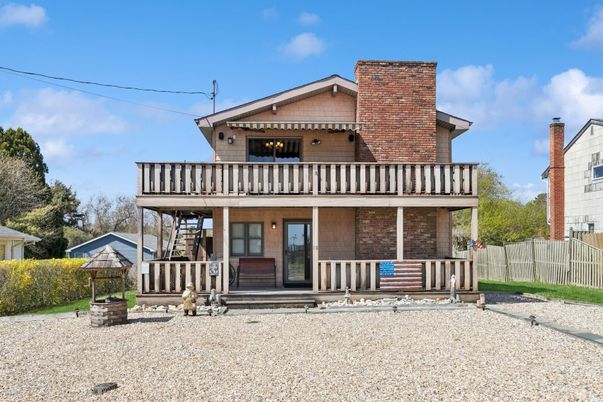 Backyard, Exterior, Facade, Brick Facade, Log Home