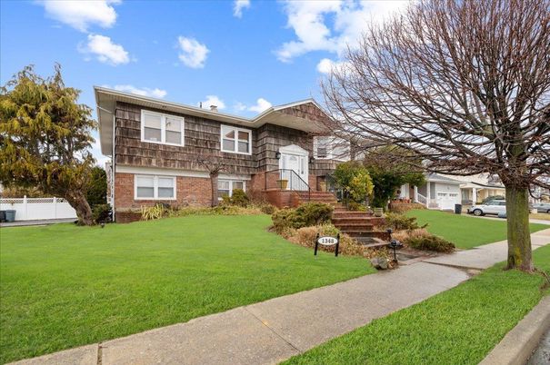 Exterior, Facade, Brick Facade, Split Level