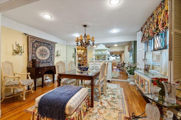 Chandelier, Dining room, Interior, Recessed Lighting, Wood Texture Flooring