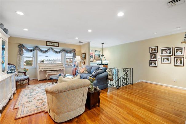 Interior, Living room, Piano, Recessed Lighting, Wood Texture Flooring