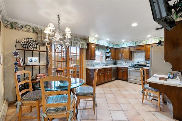Chandelier, Dining room, Interior, Kitchen, Recessed Lighting, Tile Countertops