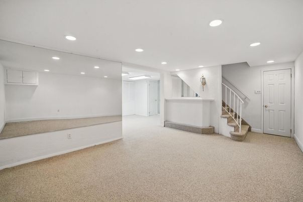Empty room, Interior, Recessed Lighting