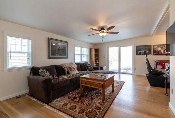 Fitness Equipment, Interior, Living room, Wood Texture Flooring