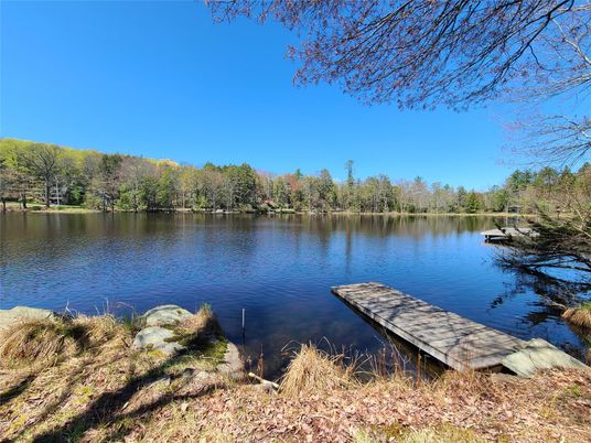 Exterior, Lake
