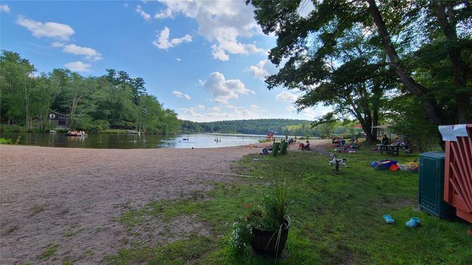 Exterior, Lake