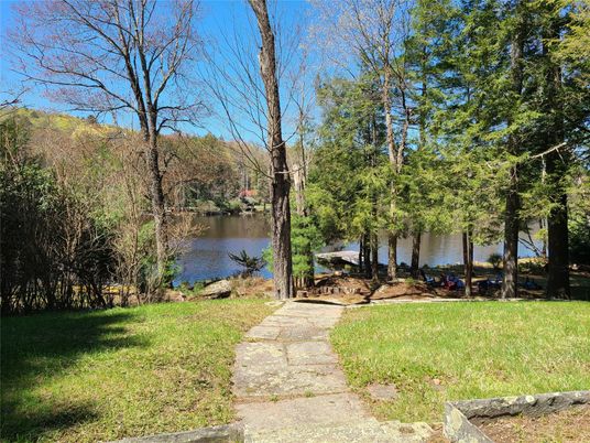 Exterior, Lake