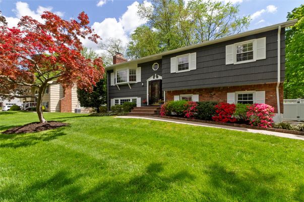 Exterior, Facade, Brick Facade, Raised Ranch