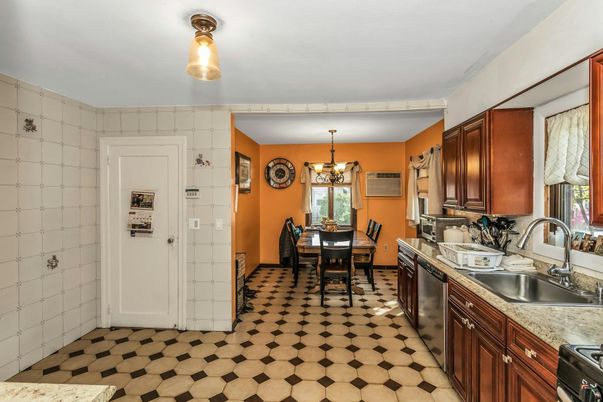 Chandelier, Dining room, Interior, Kitchen