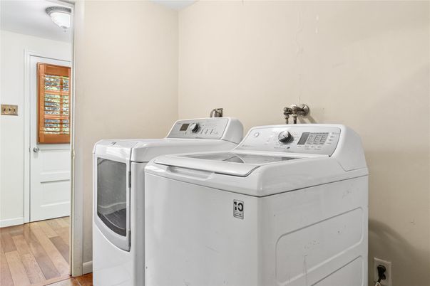 Interior, Washer, Wood Texture Flooring