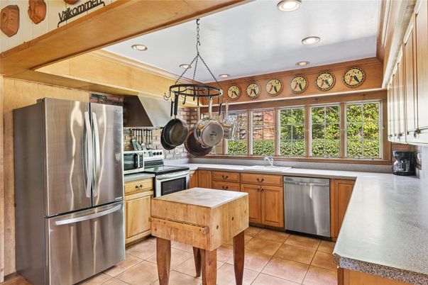 Interior, Kitchen, Pendant Lights, Recessed Lighting, Stainless Steel Appliances