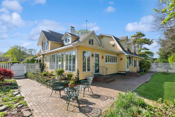 Exterior, Facade, Cape Cod
