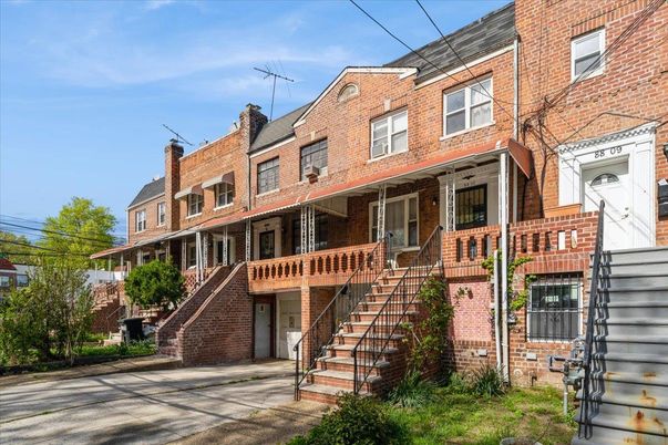 Exterior, Facade, Brick Facade, Rowhouse