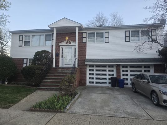 Attached, Exterior, Facade, Brick Facade, Raised Ranch