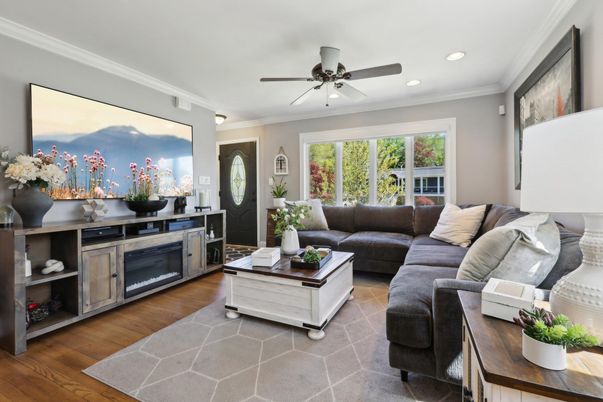 Interior, Living room, Recessed Lighting, Wood Texture Flooring