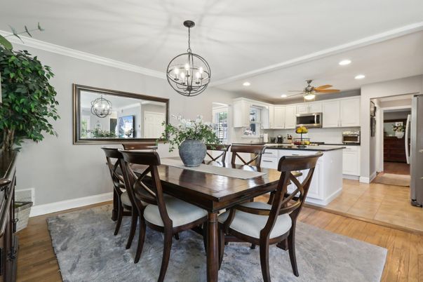 Chandelier, Dining room, Interior, Kitchen, Recessed Lighting, Wood Texture Flooring