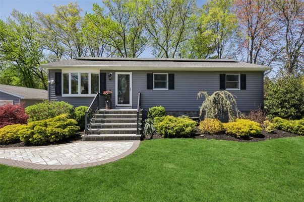 Exterior, Facade, Raised Ranch