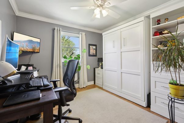Home Office, Interior