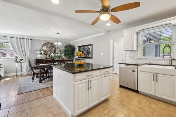 Dining room, Interior, Kitchen, Pendant Lights, Recessed Lighting, Wood Texture Flooring