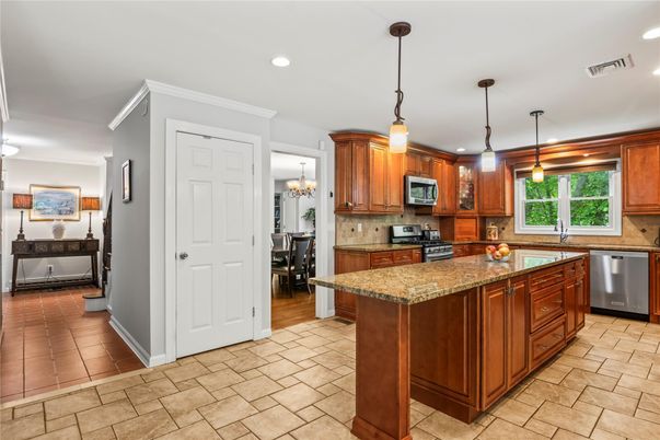 Chandelier, Dining room, Interior, Kitchen, Pendant Lights, Recessed Lighting, Stainless Steel Appliances