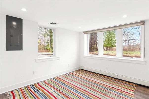 Empty room, Interior, Recessed Lighting