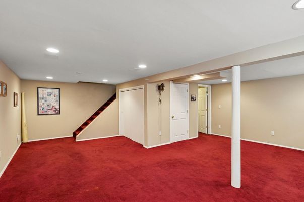 Empty room, Interior, Recessed Lighting