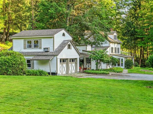 Attached, Exterior, Facade, Farmhouse