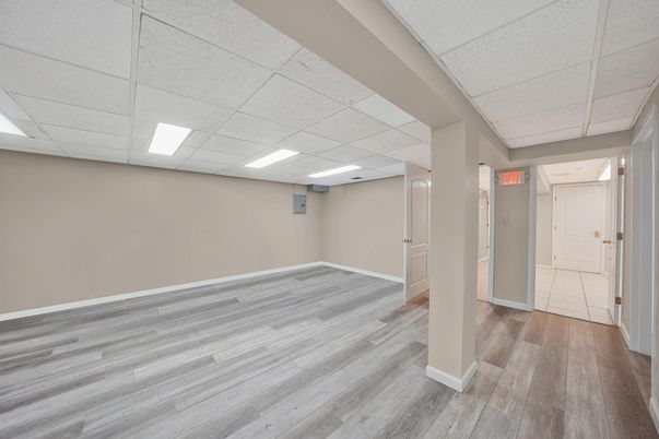 Empty room, Interior, Recessed Lighting, Wood Texture Flooring