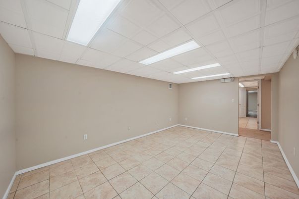 Empty room, Interior, Recessed Lighting