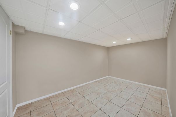 Empty room, Interior, Recessed Lighting