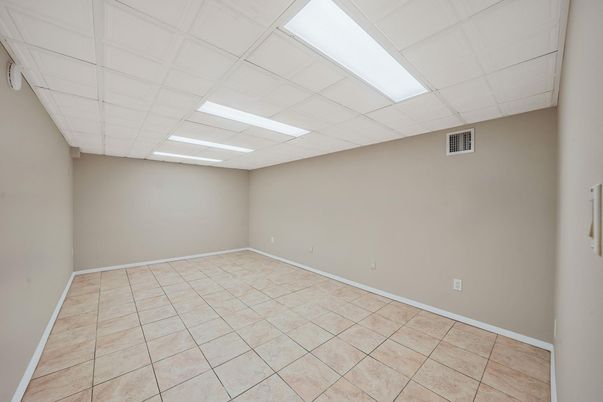 Empty room, Interior, Recessed Lighting