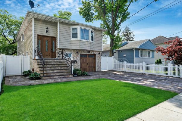 Attached, Exterior, Facade, Raised Ranch