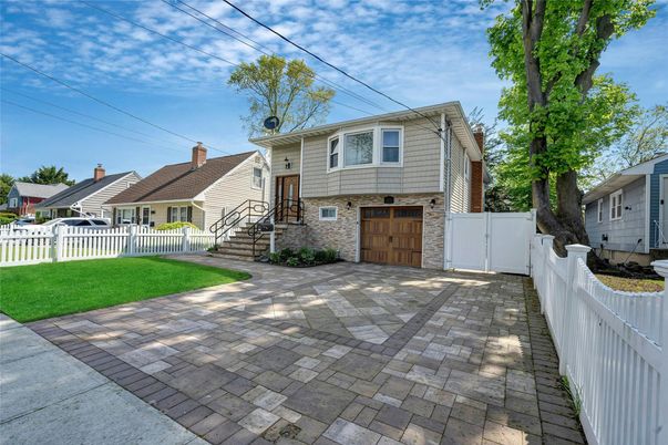 Attached, Exterior, Facade, Brick Facade, Split Level