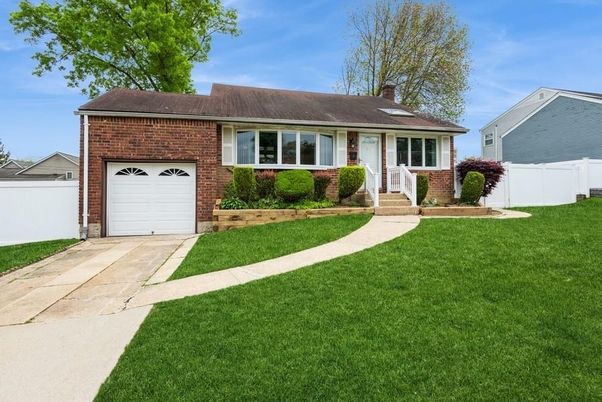 Attached, Exterior, Facade, Brick Facade, Cape Cod