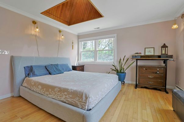 Bedroom, Interior, Pendant Lights, Wood Texture Flooring