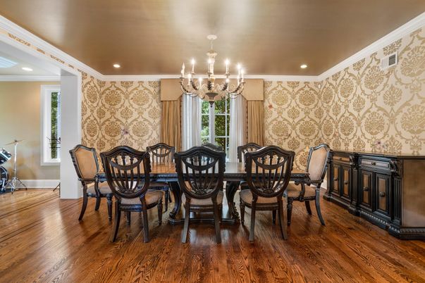 Chandelier, Dining room, Interior, Recessed Lighting, Wood Texture Flooring
