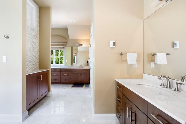 Bathroom, Dual Sink Vanities, Interior, Recessed Lighting
