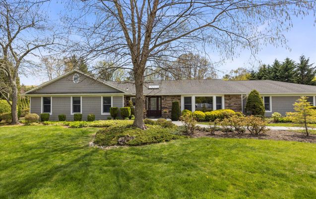Backyard, Exterior, Facade, Brick Facade, Ranch