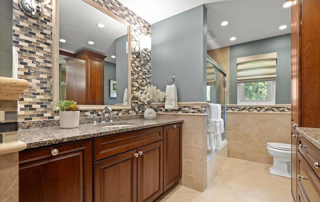 Bathroom, Dual Sink Vanities, Interior, Recessed Lighting