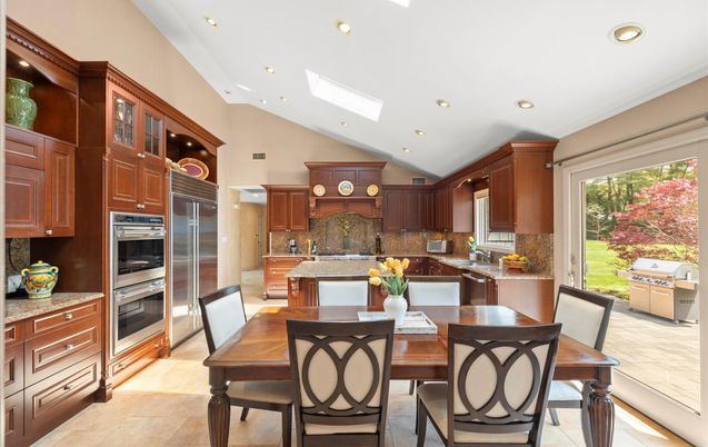 Dining room, Interior, Kitchen, Recessed Lighting, Stainless Steel Appliances