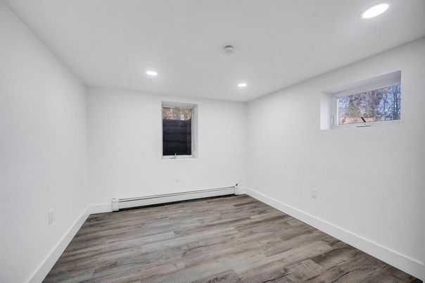 Empty room, Interior, Recessed Lighting, Wood Texture Flooring