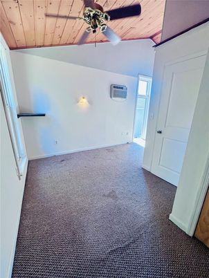 Empty room, Interior, Wooden Ceilings