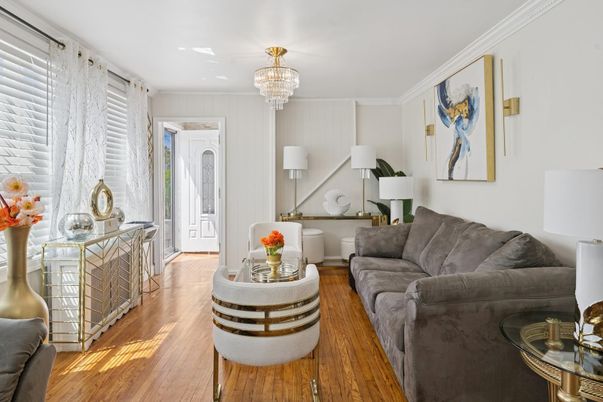 Chandelier, Interior, Living room, Recessed Lighting, Wood Texture Flooring