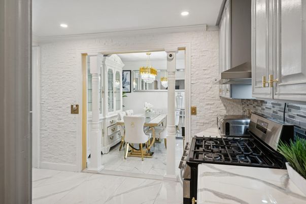 Chandelier, Dining room, Interior, Kitchen, Marble, Recessed Lighting, Stone Walls