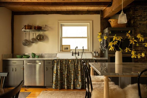 Dining room, Interior, Kitchen, Pendant Lights, Stainless Steel Appliances, Wooden Beams, Wooden Ceilings, Wood Texture Flooring