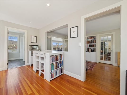 Interior, Recessed Lighting, Wood Texture Flooring
