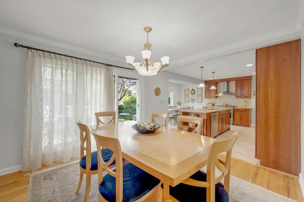 Chandelier, Dining room, Interior, Kitchen, Pendant Lights, Recessed Lighting, Wood Texture Flooring