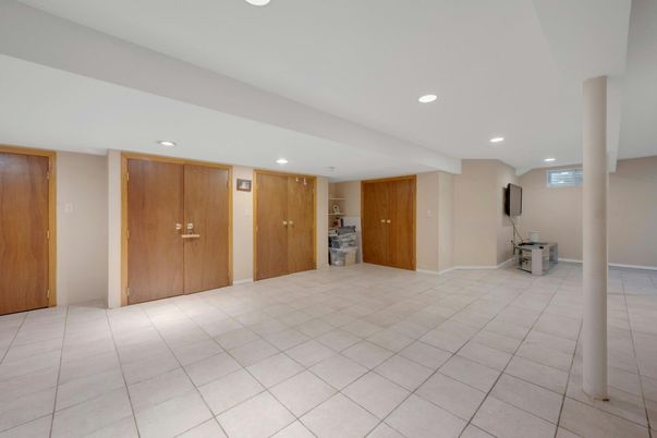 Empty room, Interior, Recessed Lighting