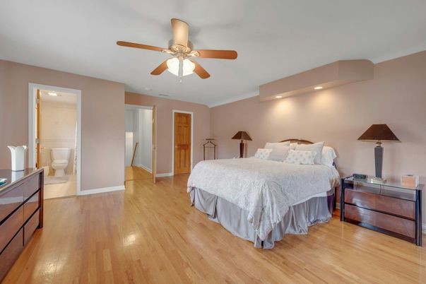 Bathroom, Bedroom, Interior, Recessed Lighting, Wood Texture Flooring