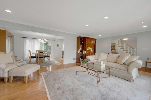 Chandelier, Dining room, Interior, Living room, Recessed Lighting, Wood Texture Flooring
