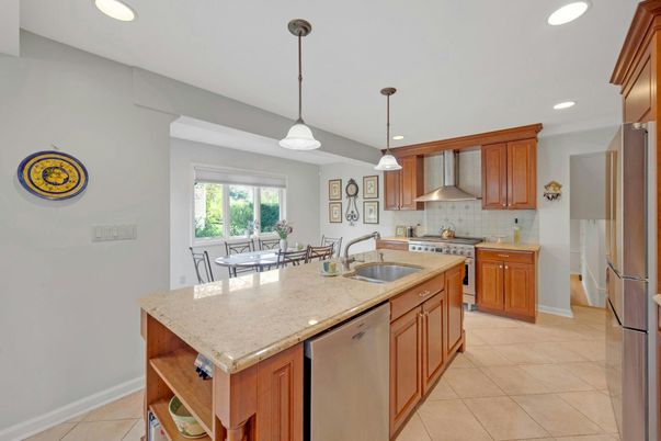 Dining room, Interior, Kitchen, Pendant Lights, Recessed Lighting, Stainless Steel Appliances